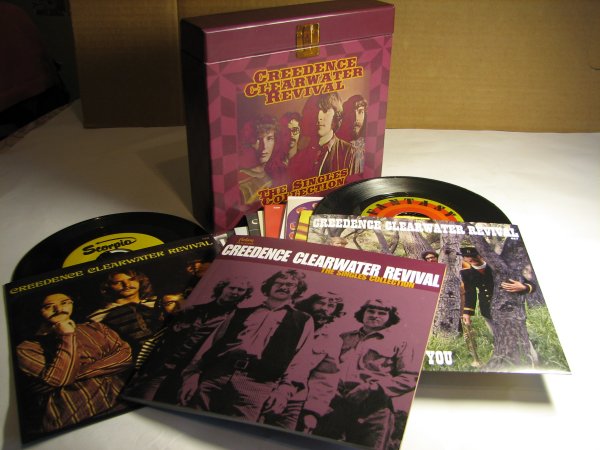 CREEDENCE CLEARWATER REVIVAL - Box Set "The Singles Collection", USA, 15 singles (mint)