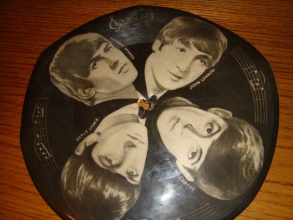 The Beatles гибкая пластинка мегараритет! The Beatles гибкая пластинка мегараритет!