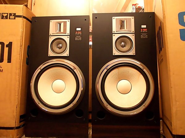    SANSUI S-7001 made in japan 8-909-910-41-65 .