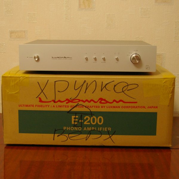 ������������� Luxman E-200