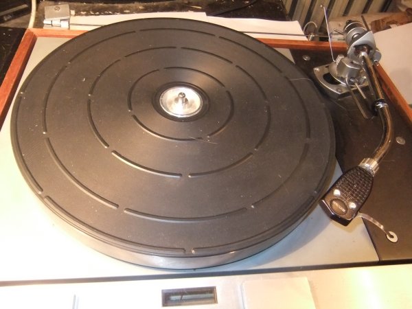продаю ПРОИГРЫВАТЕЛЬ THORENS TD-125 В ОТЛИЧНОМ СОСТОЯ НИИ C ТОНАРМОМ продаю ПРОИГРЫВАТЕЛЬ THORENS TD-125 В ОТЛИЧНОМ СОСТОЯ НИИ C ТОНАРМОМ
