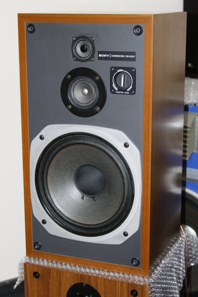   Sony SS-3050 (/)
