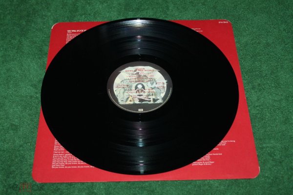 Queen-News of the World  UK 