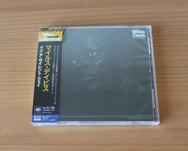 Miles Davis - In A Silent Way (Blu-spec CD2 новый, запечатан) Miles Davis - In A Silent Way (Blu-spec CD2 новый, запечатан)