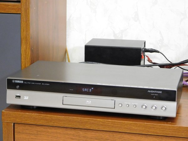 Blu-ray Yamaha BD-A1020 ( SACD-R, DVD-RW).