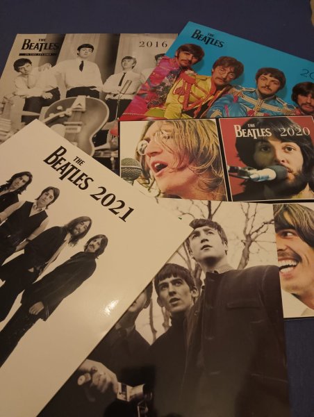 Beatles 5 офиц календарей отл состояние Beatles 5 офиц календарей отл состояние