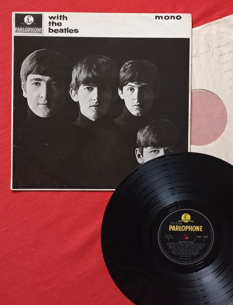 The BEATLES *With the Beatles*.1963 GT.BRITAIN PARLOPHONE.EMI. PMC 1206. The BEATLES *With the Beatles*.1963 GT.BRITAIN PARLOPHONE.EMI. PMC 1206.