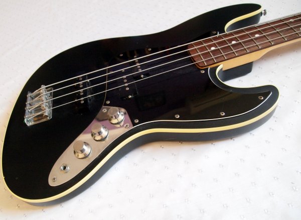  Fender Aerodyne Jazz Bass Japan