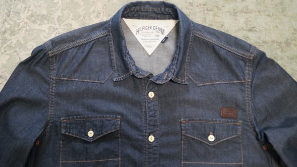 TOMMY HILFIGER  
