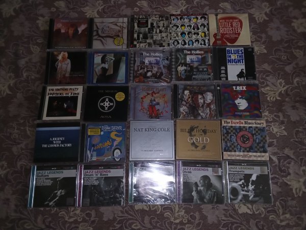 CD  