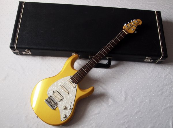  Music Man Silhouette Special Medallion Gold w/Matched Headstock 