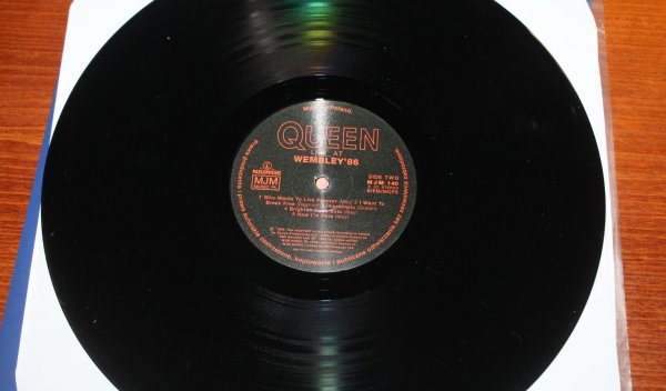 Queen- Live At Wembley 86 1 st EU 2LP NM \NM Queen- Live At Wembley 86 1 st EU 2LP NM \NM