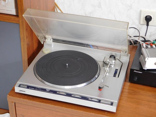   Victor QL-F7700Z (JVC).