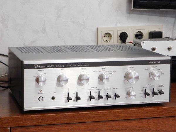  ONKYO Integra A-755 mkII/ 70