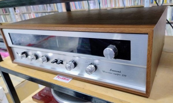 ������ ��������� � ������� Sansui Stereo Tuner Amplifier 210. ��������