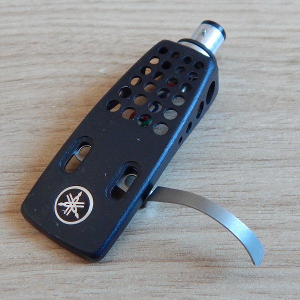 ���� Yamaha HS-700, ������