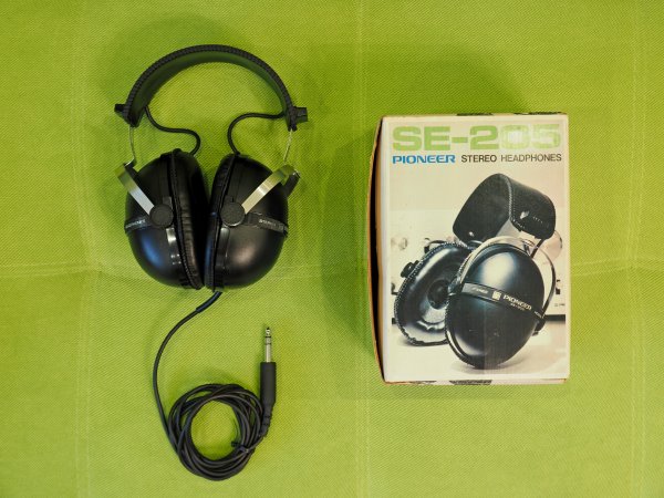 �������� Pioneer SE-205, ������, ������