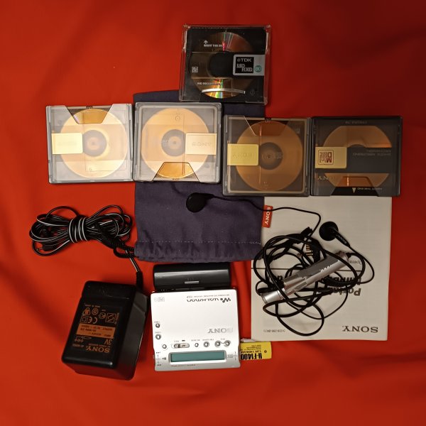MiniDisc Recorder SONY MZ-R900 Walkman. Japan.
