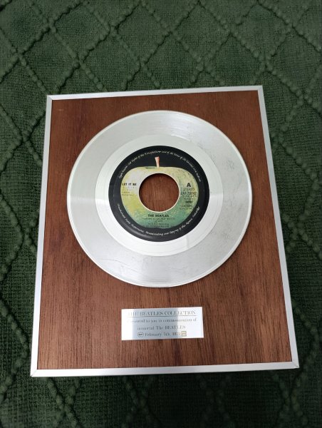 ������ ���������� award-���� The Beatles 1979 Toshiba-EMI Japan (Let It Be)