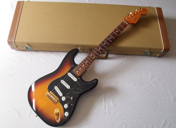 ��������� Fender Stratocaster Steve Ray Vaughan Signature