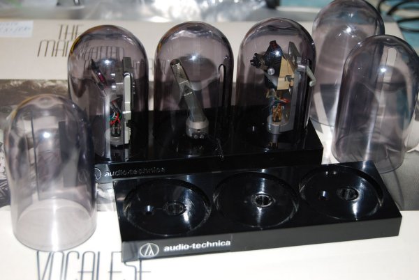 ��������� �� ��� ����� AT (Audio-Technica). �������� �� ��
