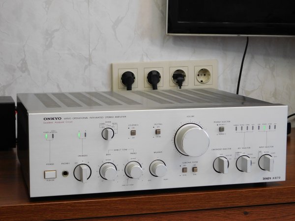 ��������� Onkyo integra A-817D