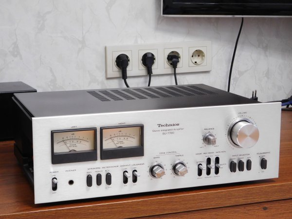 ��������� Technics SU-7700