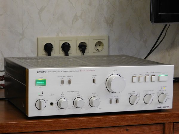 ��������� Onkyo integra A-817D
