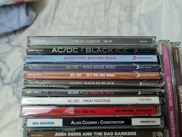 ����H���     CD